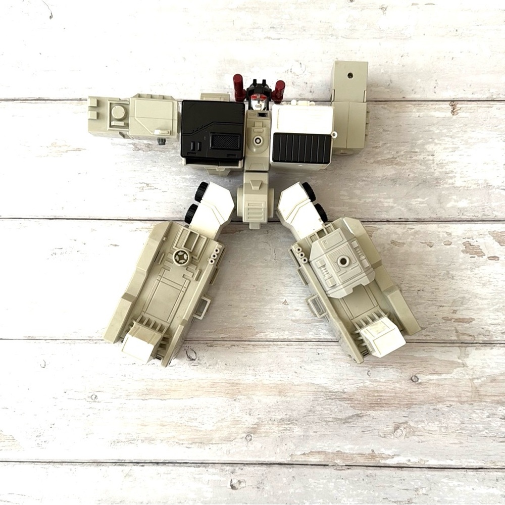 Hasbro 1985 Transforming Robot Action Figure Tranformers Toys Retro 80s